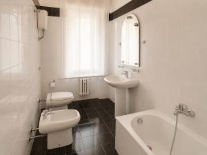 Double Room with Private Bathroom 6 Minutes from the Sea