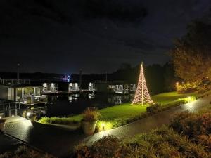 Houseboat Marina Mookerplas met Duo Hottub I 4 - 6 personen