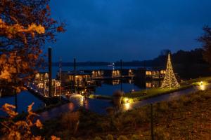 Houseboat Marina Mookerplas met Duo Hottub I 4 - 6 personen