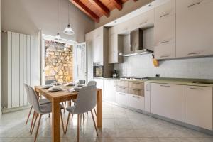 Marietta Home with Lake View by Wonderful Italy