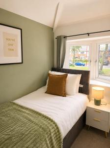 Tyburn House Sleeps 5 Driveway Parking