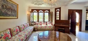 Spacious Harhoura Villa: Perfect for Families (5min to Beach)