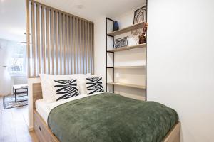 Central - Sunny - Cozy & Modern