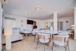 143 - Spacious Villa with Private Pool & Stunning Views