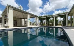 Coachmans Inn Warwick - Leslie