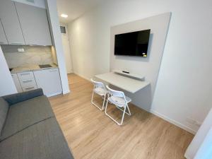 Cozy modern studio with pool access