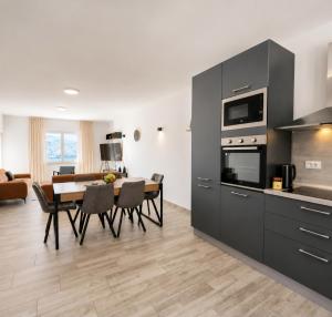 3-bedroom Sea View Home with Private Parking