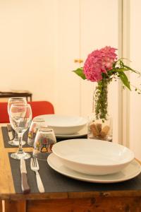 500 secret garden: luce, design e anima torinese nel cuore di via Mazzini