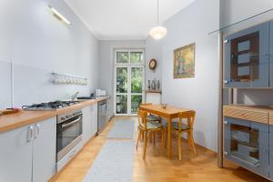 Wawel City Centre Vintage Apartment by BookingHost