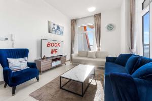 StayShort - Stylish 1 Bed Apartment in Al Jaddaf for 2 with Pool & Gym