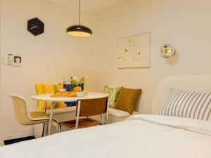 1-minute Mangwon Station,Hongik Univ Station, accommodation for 5, Mangwon Market, family-friendly