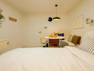 1-minute Mangwon Station,Hongik Univ Station, accommodation for 5, Mangwon Market, family-friendly
