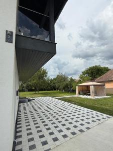 Fenyő Villa , Vila Bradul