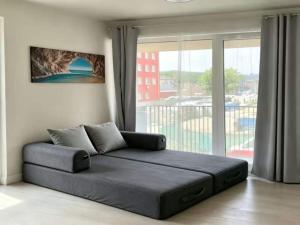 Sunrise Harbor III Modern Smart 3-BR Apartment with Garage