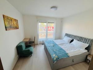 Sunrise Harbor III Modern Smart 3-BR Apartment with Garage