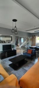 Elyra House