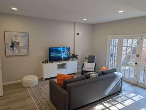 Elegant Capitol Hill 1BR - Walk to Eastern Market & Metro - Free Parking