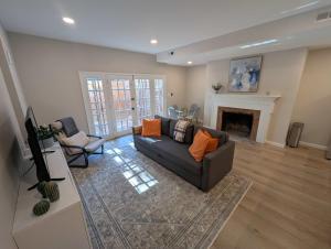 Elegant Capitol Hill 1BR - Walk to Eastern Market & Metro - Free Parking