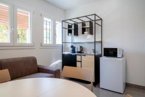 Modern Studio near Venice with Kitchenette