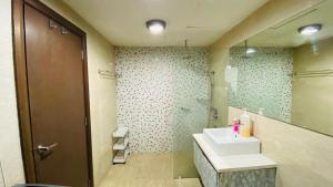 luxury studio at Regalia Residence with infity pol