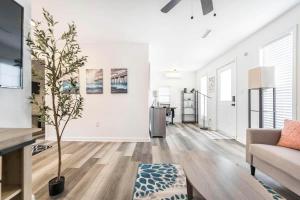 1BR Home Fenced Yard Workspace Pet Playground