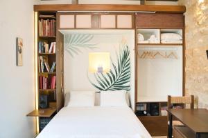 Grand Piano studio apartment in Athens