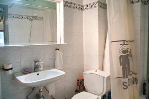 Grand Piano studio apartment in Athens