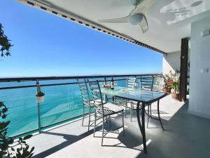 Stunning ocean views Totally refurbished Great terrace Direct access to the beach Air conditioner Wifi