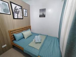 2 Bedrooms with balcony 10 minutes to Moa &near Naia I good for 4 I Shore Residences