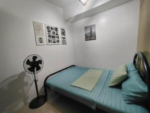 2 Bedrooms with balcony 10 minutes to Moa &near Naia I good for 4 I Shore Residences