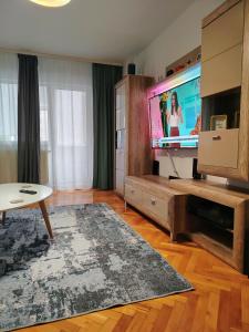 Adrian Home, Central