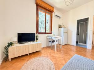 GuestHost - Policlinico Cozy Studio with Parking