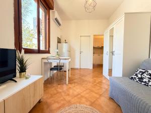 GuestHost - Policlinico Cozy Studio with Parking
