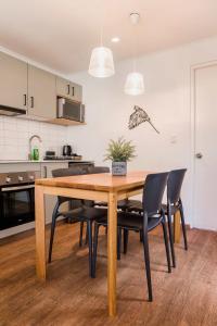 Chic 1BR Bellavista Dining & Hospital Access
