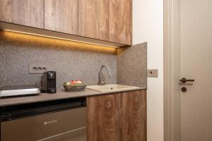 Salt Vibe Residences - a few steps from the beach, by TK Premium Stays