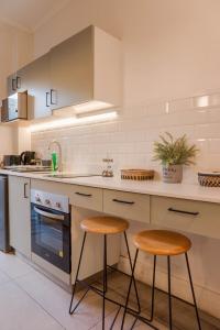 Bellavista Buzz Stylish 1BR Oasis Just Steps from the Metro