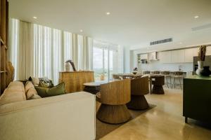 Oceanfront Luxury with 3 Bedrooms Jacuzzi & balcony