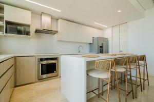 Oceanfront Luxury with 3 Bedrooms Jacuzzi & balcony