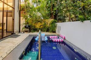 Private plunge pool, golf cart and beach club
