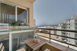 Charming 2-Bedroom Apartment with Ocean Views in Adeje