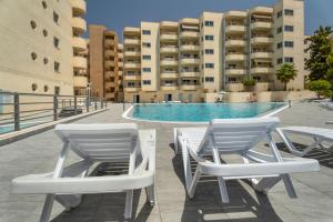 Charming 2-Bedroom Apartment with Ocean Views in Adeje
