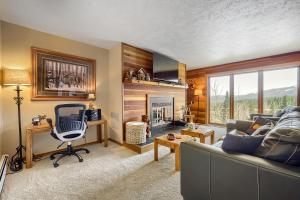 Condo with 2BD2BA in Wildernest! Clubhouse with Indoor Pool & Hot Tubs!