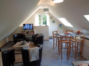 Apart - Country at Tingry