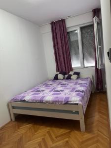 Lux dvosoban stan u centru Bara