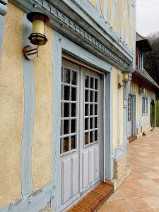Charming blue house within a 1-hectare park