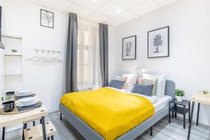 Very Central New Studio with AC