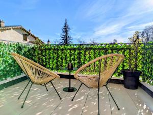 Jacuzzi 2 places, terrasse, bord riviere dain