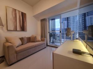 Queen Executive Suite near Solaire Casino and MRT
