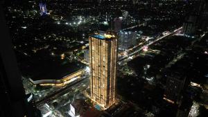 Queen Executive Suite near Solaire Casino and MRT