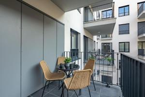 Rooftop Access - Luxy with Balcony
